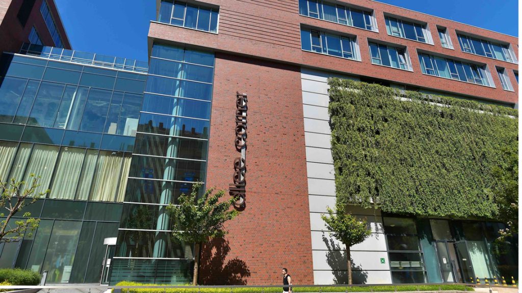 Az Allee Cornert választotta új, magyarországi központjául a GrandVision és az EssilorLuxottica