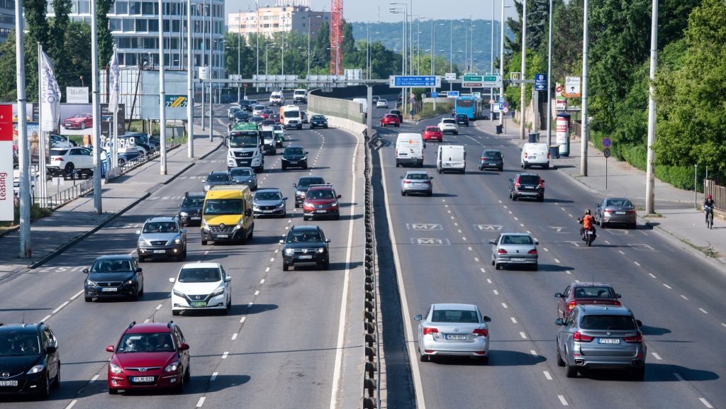 Javítási munkák az M1-M7-en, és az Mo-on – közölték, hogy hol lesznek sávzárások