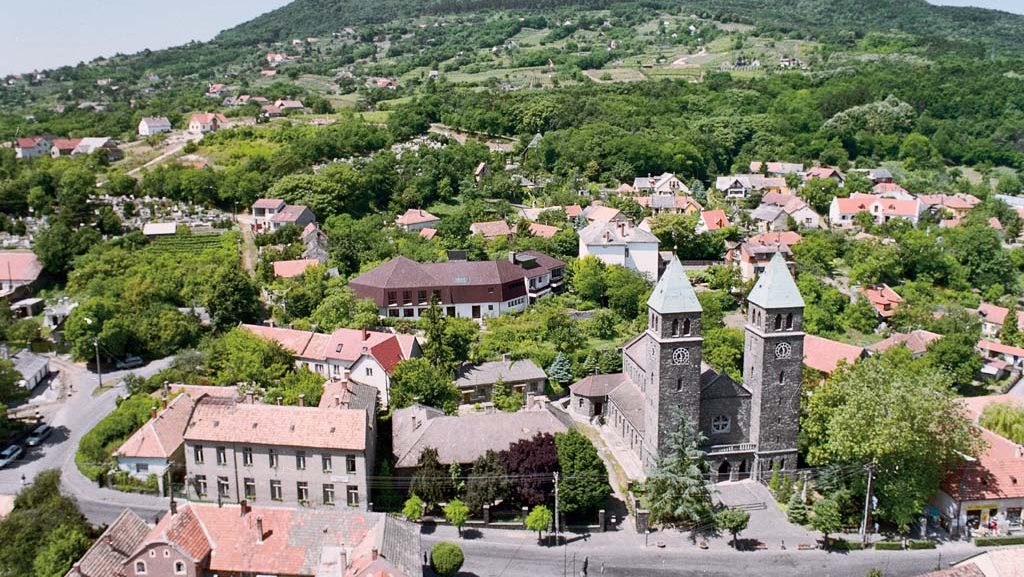 Változtatási tilalmat rendeltek el egy Balaton-parti városban