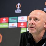 Carlos Simoes, a Torreense másodedzője a csapat sajtótájékoztatóján a Groupama Arénában 2026. október 21-én. A Torreense másnap az Európa-liga alapszakaszának harmadik fordulójában a Ferencvárosi TC ellen játszik.