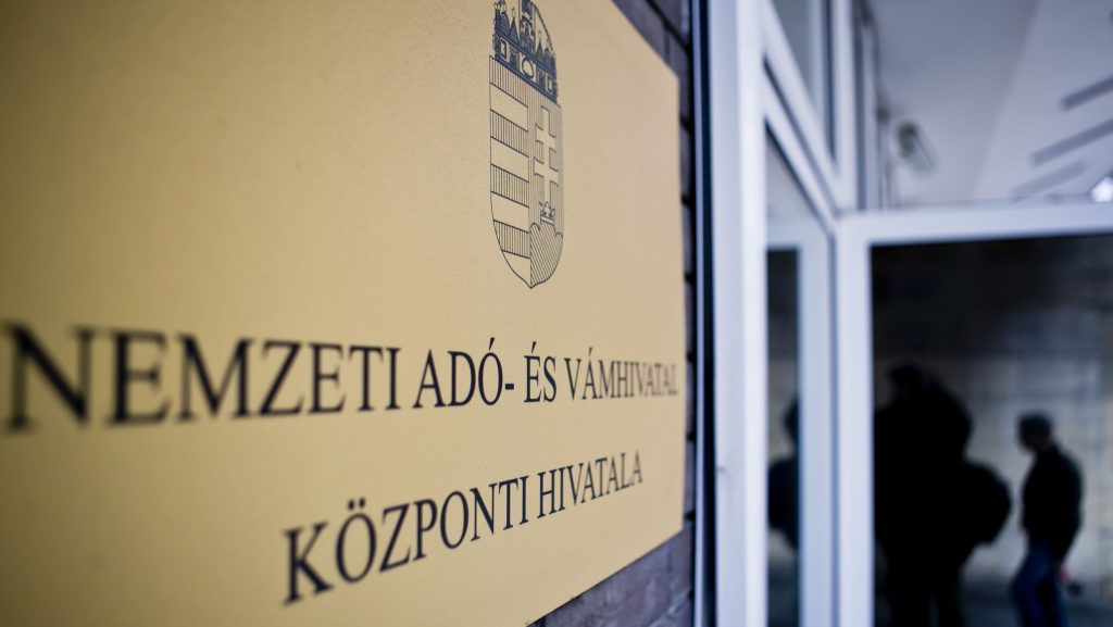 Újabb változásokat jelentett be a NAV: minden EU-n kívülről érkező, netes csomagrendelést érint