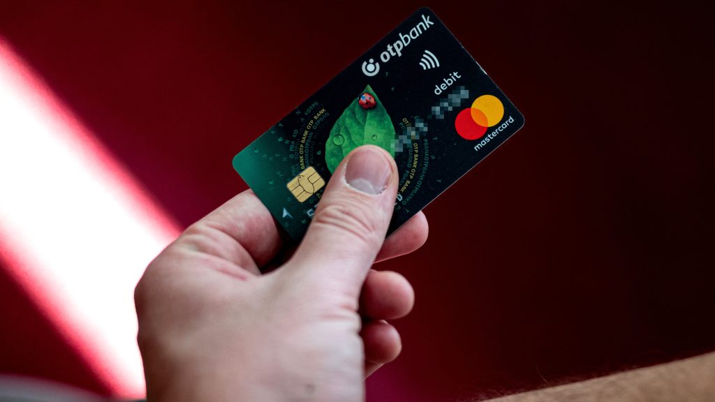 A kormány többszörösére emeli az illetékmentes banki átutalások felső határát