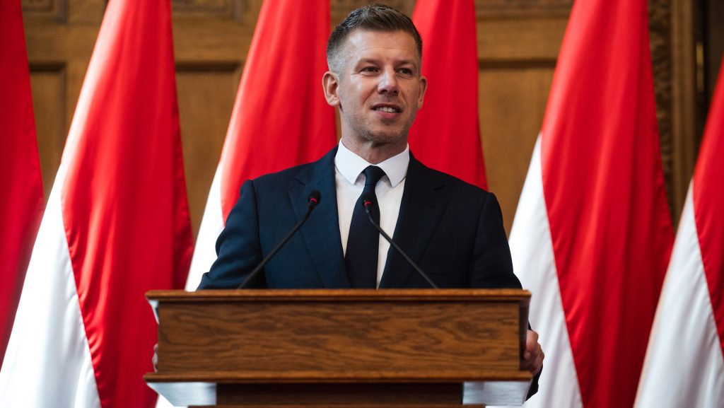 Népszerűségi verseny: Magyar előnye rekordmagas Orbánnal szemben