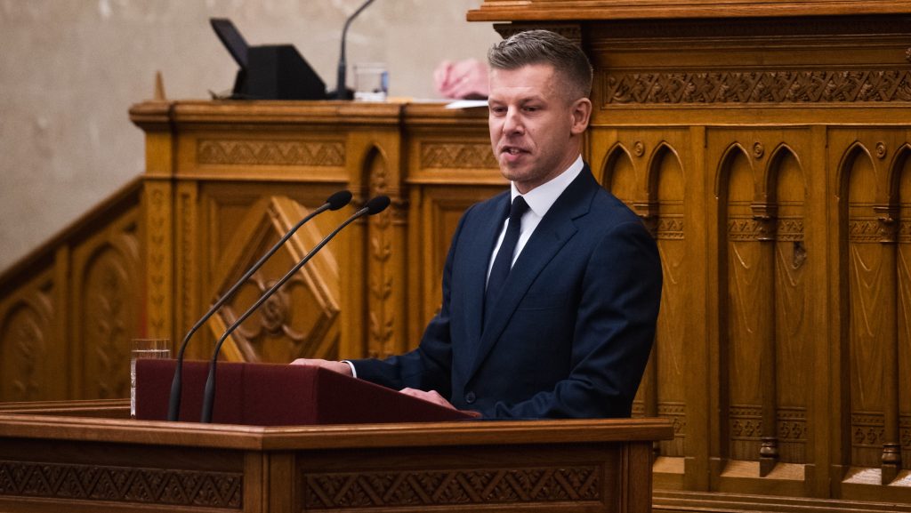 Fontos bejelentést tehet Magyar Péter a parlamentben