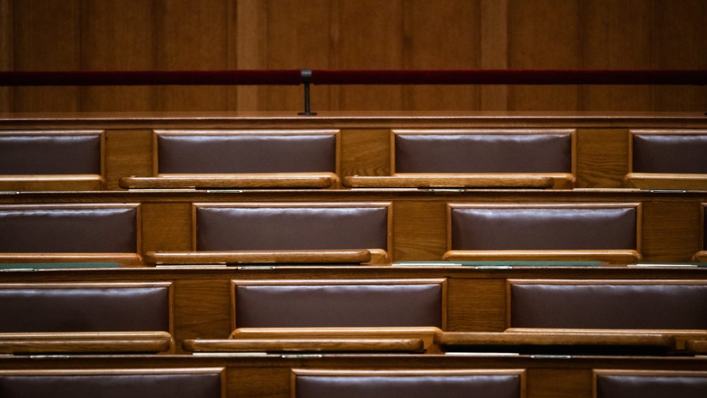 Maratoni üléssorozatba kezd hétfőn a parlament, itt vannak a részletek