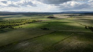 Riport a fertőrákosi sportreptérről kialakult vitáról 2026. szeptember 21-én.