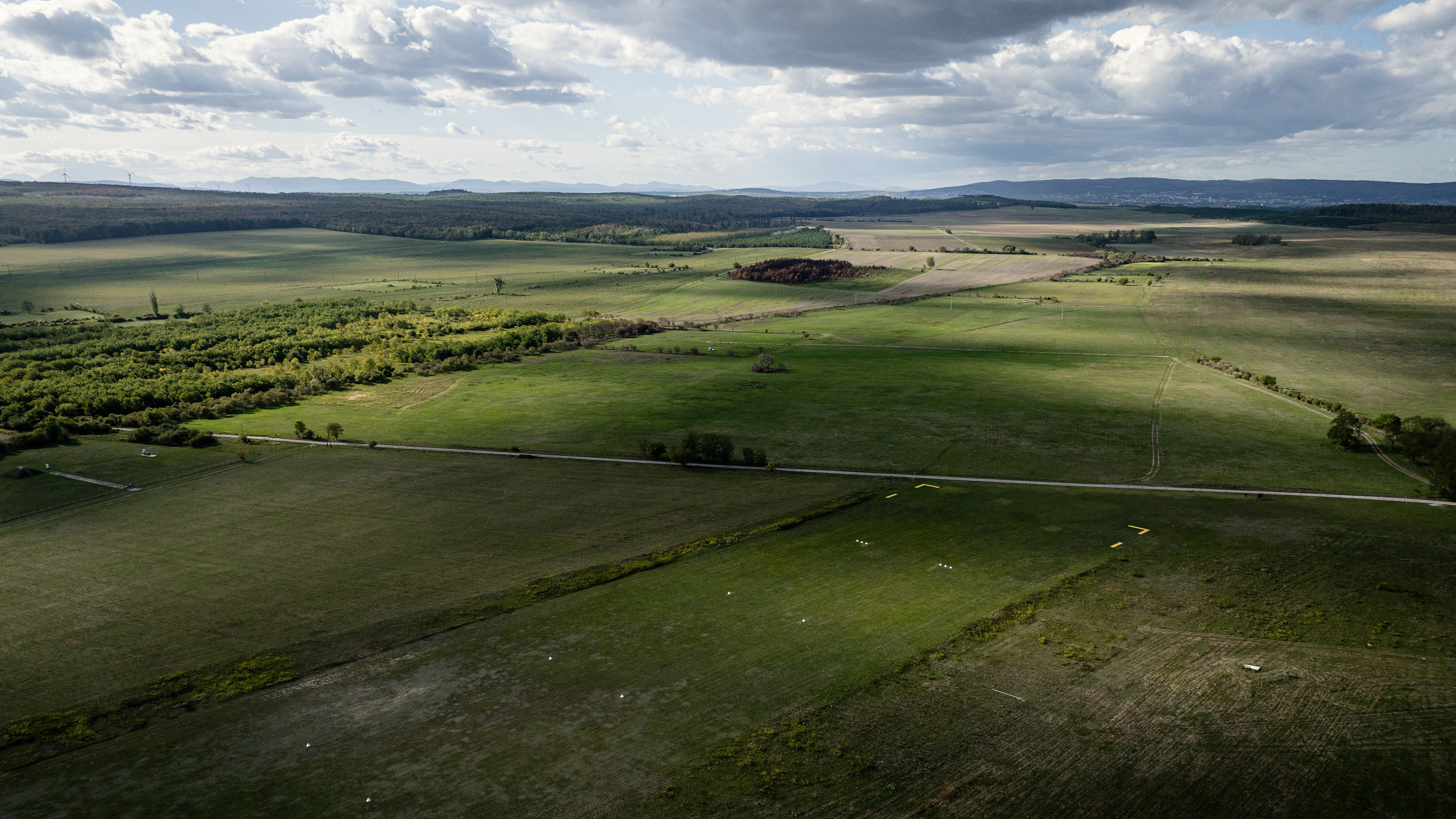 Riport a fertőrákosi sportreptérről kialakult vitáról 2026. szeptember 21-én.