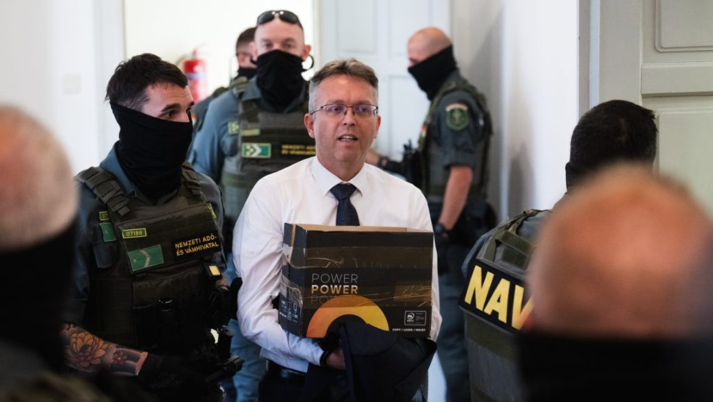 Elutasították Hankó Balázs kérését, nem vágathatja saját fodrászával a haját