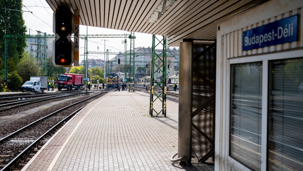Gyorsulhat a vonatközlekedés: hétfőtől felszámolják a sebességkorlátozást a Déli pályaudvarnál