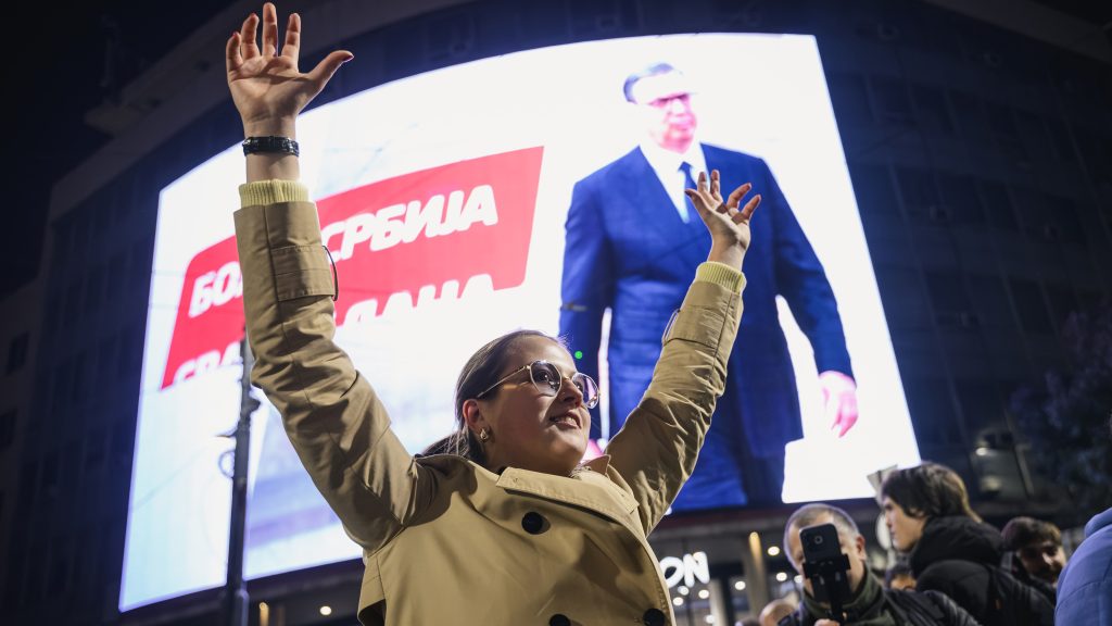 Orbán és Vucic bukásával a VMSZ elveszítette mindkét „politikai keresztapját”