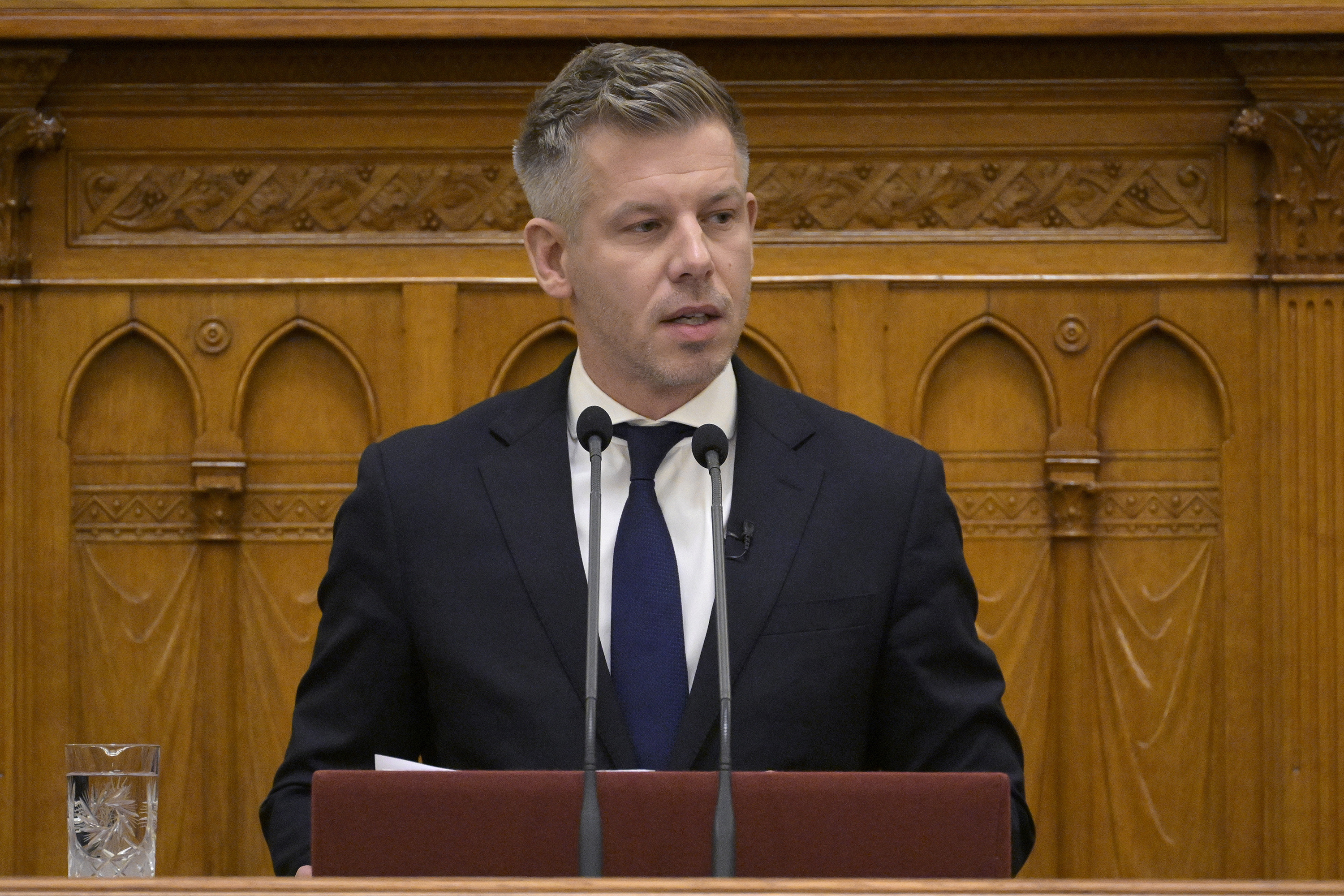 Magyar Péter miniszterelnök napirend előtt szólal fel az Országgyűlés plenáris ülésén 2026. október 19-én.