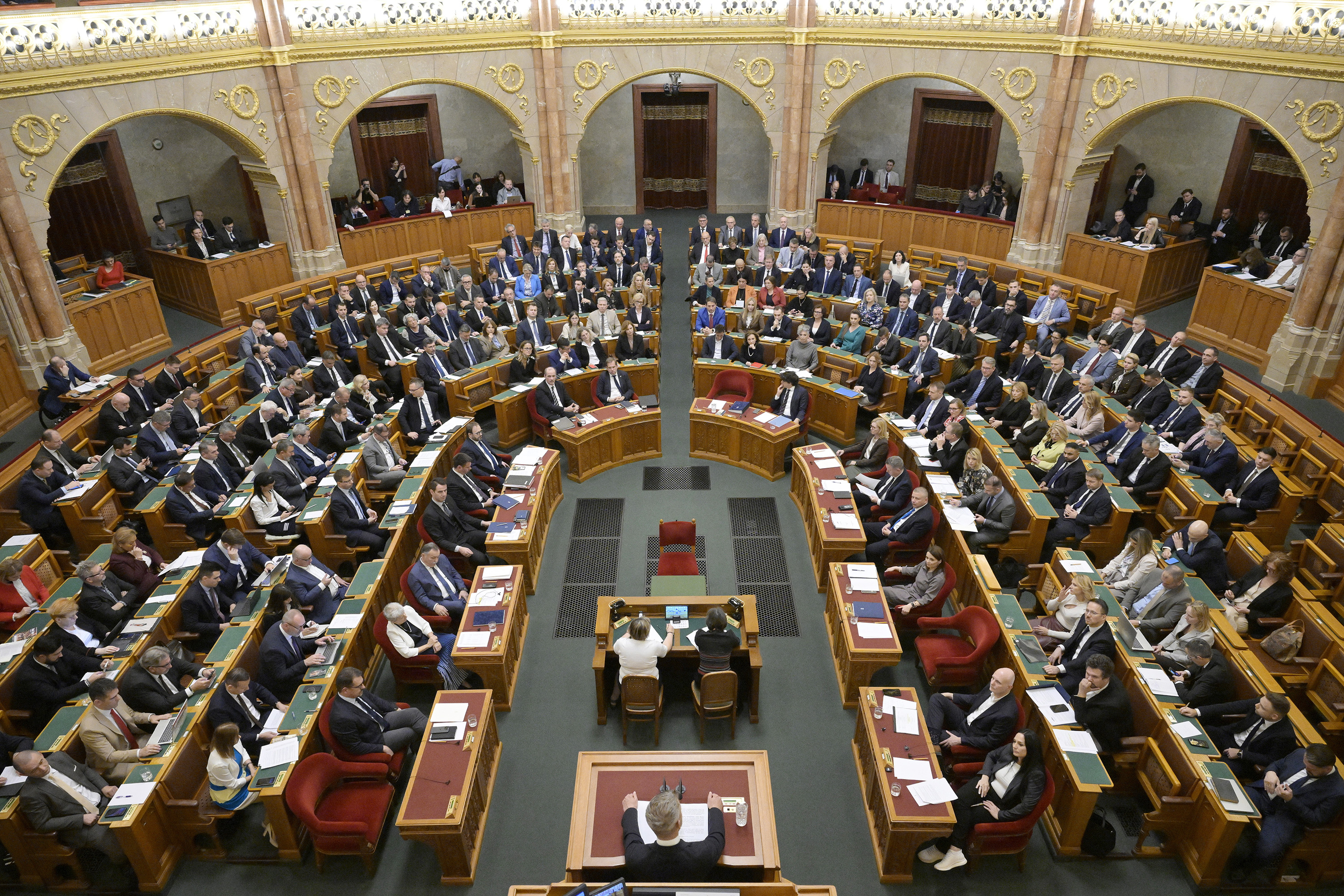 Magyar Péter miniszterelnök napirend előtt szólal fel az Országgyűlés plenáris ülésén 2026. október 19-én.