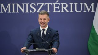 Magyar Péter miniszterelnök sajtótájékoztatót tart a 2027-es költségvetésről a Pénzügyminisztériumban 2026. október 20-án.
