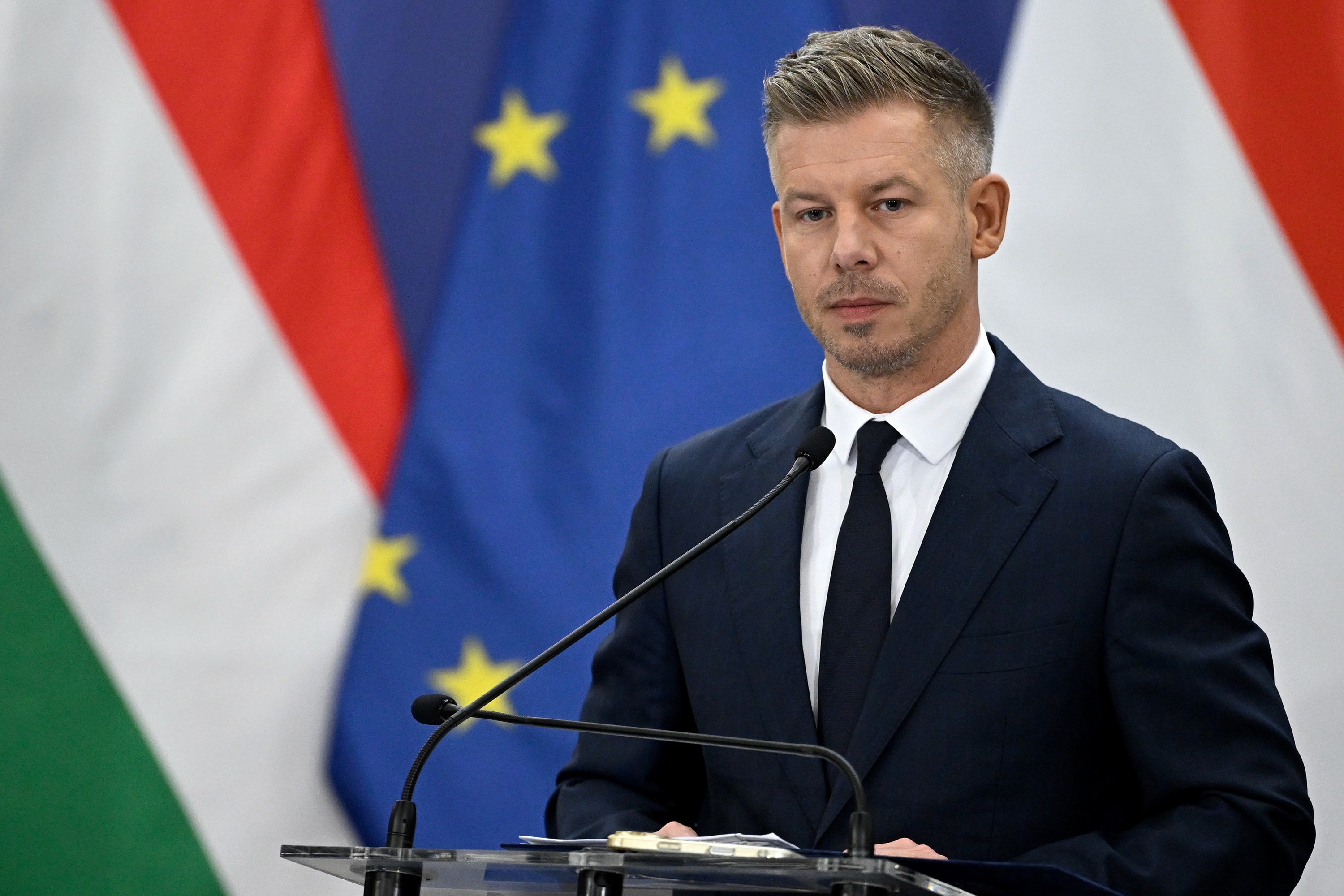 Magyar Péter miniszterelnök a jövő évi költségvetés részleteiről tartott sajtótájékoztatón a Pénzügyminisztériumban 2026. október 27-én.