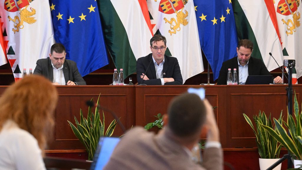 Alig fél óráig tartott a Fővárosi Közgyűlés rendkívüli ülése