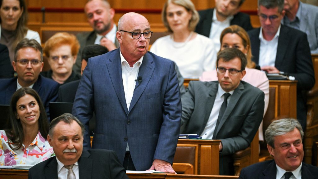 Reagált a Fidesz a vagyonadó hírére: A kormány pénzt akar beszedni az emberektől, mert falnak vezette a magyar gazdagságot