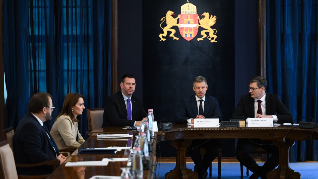 Magyar Péter Karácsonnyal egyeztetve megjegyezte, lesznek majd viták