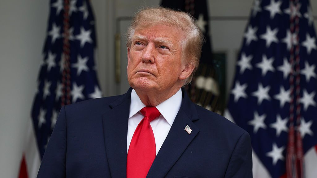 Trump kitiltaná az újságírókat és úszómedencét építene a Fehér Ház sajtószobájának helyére
