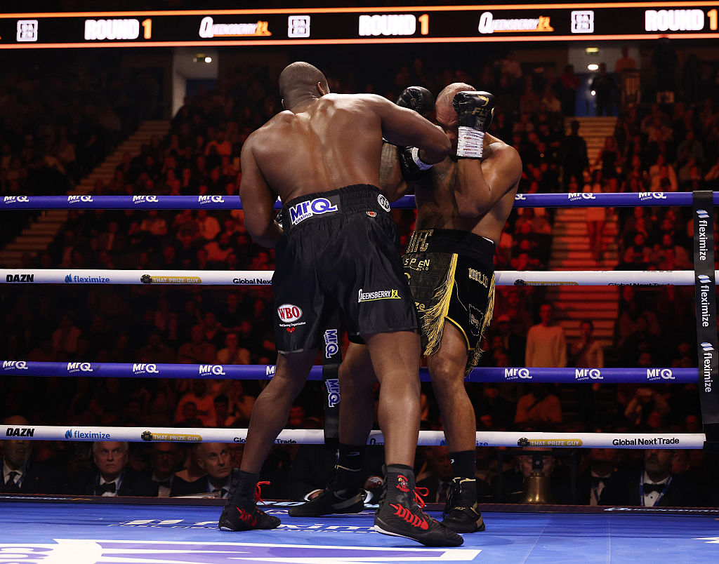 Daniel Dubois már a második menetre lerendezte a Fabio Wardley elleni mérkőzését, így megvédte a WBO nehézsúlyú övét.
