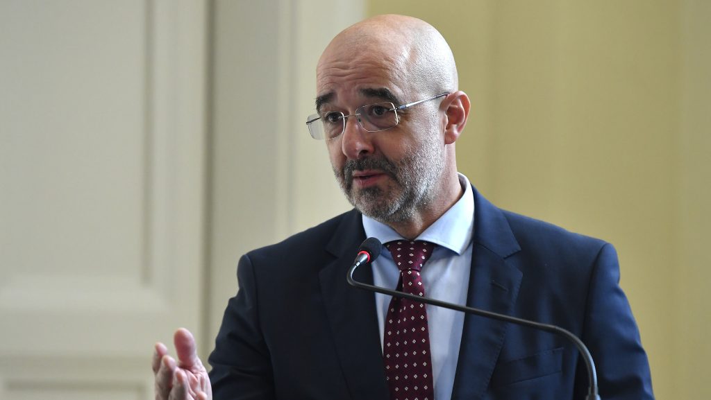 Úgy nyerte el a MAVIR telephelyeinek takarítását öt régióban is Kovács Zoltán feleségének a cége, hogy mindenki mást kizártak