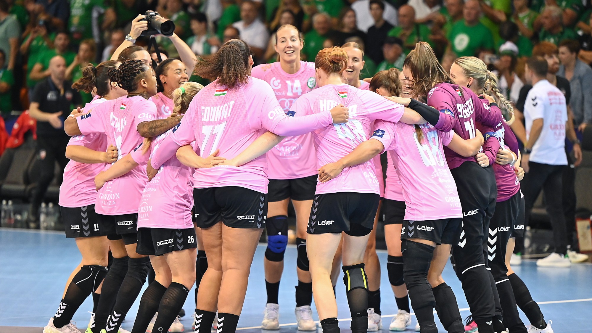 Az ETO játékosai a női kézilabda Bajnokok Ligája 4. fordulójának Győri Audi ETO KC - Gloria Bistrita mérkőzése végén Győrben 2026. október 3-án. Győr nyert 36-32-re.