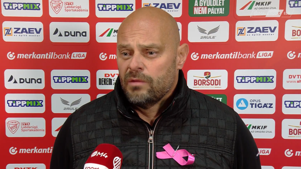 „Kedden két százszázalékos tizenegyest nem fújtak be nekünk, ma kettőből egyet igen, javul az arány” – beszólt a játékvezetőknek az NB II-es edző