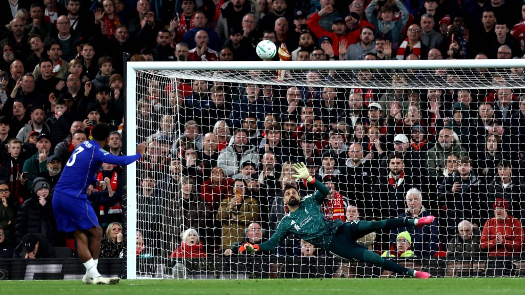 Ligakupa: magyarjai nélkül, maratoni tizenegyesekkel jutott tovább a Liverpool