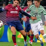 Madarász Ádám, a Ferencváros (j) és Joao Marques, a Torreense játékosa a labdarúgó Európa-liga alapszakasza harmadik fordulójának Ferencvárosi TC - Torreense mérkőzésén a Groupama Arénában 2026. október 22-én.