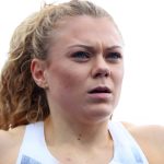 Beth Dobbin a 2022-es brit válogató 200 méteres száma előtt.