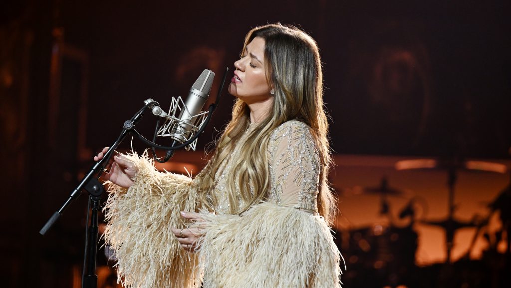 Kelly Clarkson kiakadt: úgy bántak vele egy boltban, mint Julia Robertsszel a Micsoda nő!-ben
