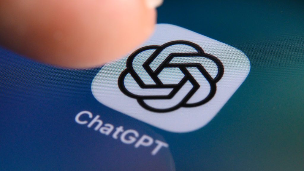 Láthatatlan vízjel jön a ChatGPT-be, ami sokakat lebuktathat