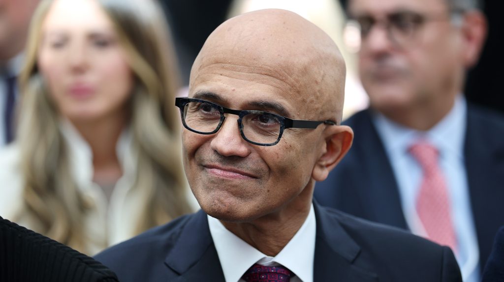 Már a Microsoft vezérigazgatója is arról ír, hogy kordában kell tartanunk a mesterséges intelligenciát