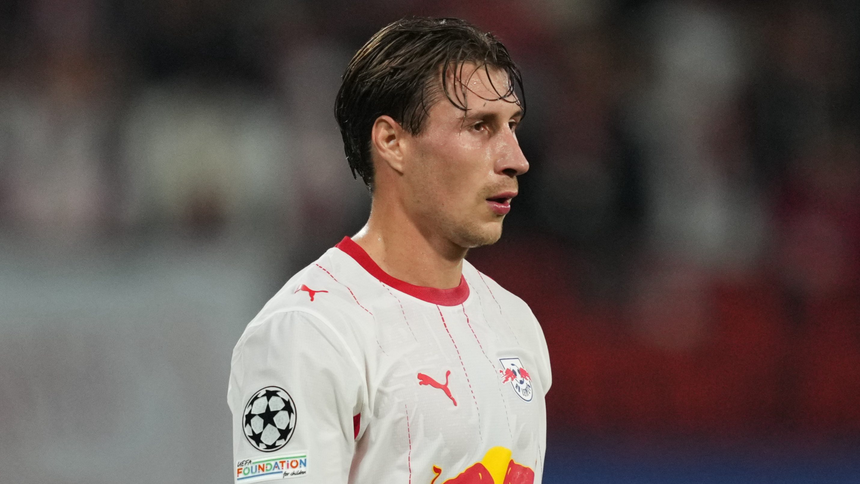 Willi Orbán (az RB Leipzig játékosaként a PSV Eindhoven ellen.