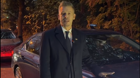Magyar Péter nyolc miniszterrel utazott az első cseh-magyar kormányülésre