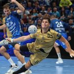 Víctor Romero, a Sporting (j) és Lukács Péter, a Szeged játékosa a férfi kézilabda Bajnokok Ligája 3. fordulójának OTP Bank-Pick Szeged - Sporting CP mérkőzésén a szegedi Pick Arénában 2026. október 10-én. A találkozó 35-35-ös döntetlennel zárult.