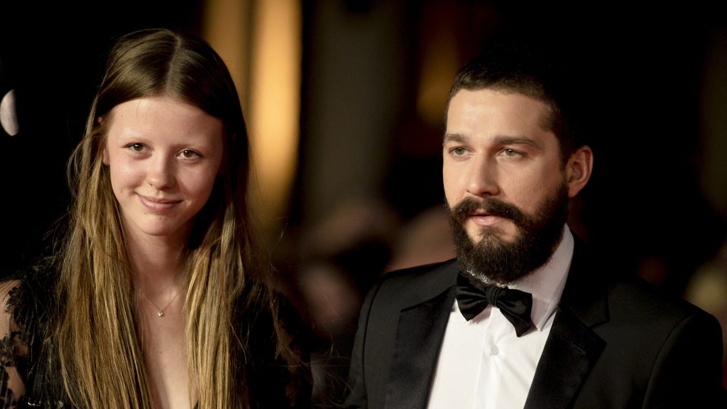 Mia Goth kizárólagos felügyeleti jogot kért a Shia LaBeouffal közös gyermekükre