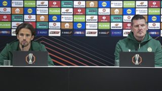Nagy Ádám (b) és Borbély Balázs, a Ferencvárosi TC vezetőedzője a csapat sajtótájékoztatóján a Groupama Arénában 2026. október 21-én. A Ferencváros másnap az Európa-liga alapszakaszának harmadik fordulójában a portugál Torreense ellen játszik.
