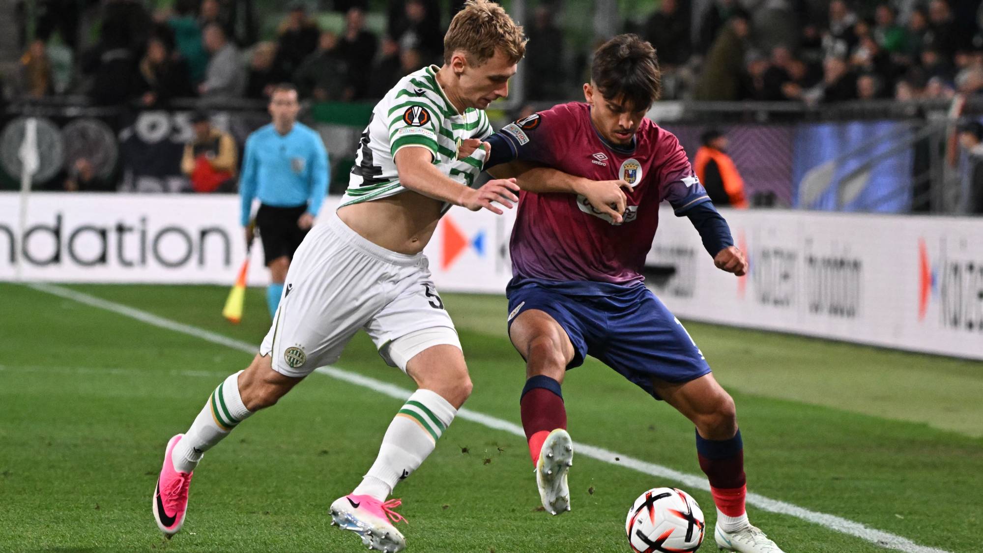 Ferencvaros' Hungarian defender #54 Oliver Nagy (L) and SCU Torreense's Israeli forward Karem Zoabi vie for the ball during the UEFA Europa League football match between Ferencvaros and SCU Torreense in Budapest, on October 22, 2026.