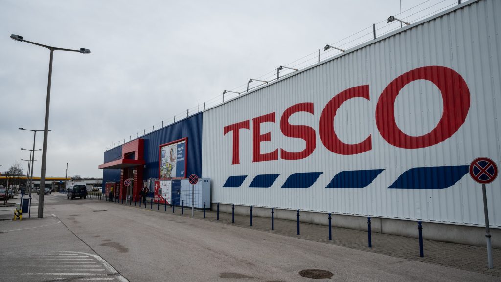 Kivonul a Tesco Csehországból és Szlovákiából, a magyar működést folyamatosan vizsgálják