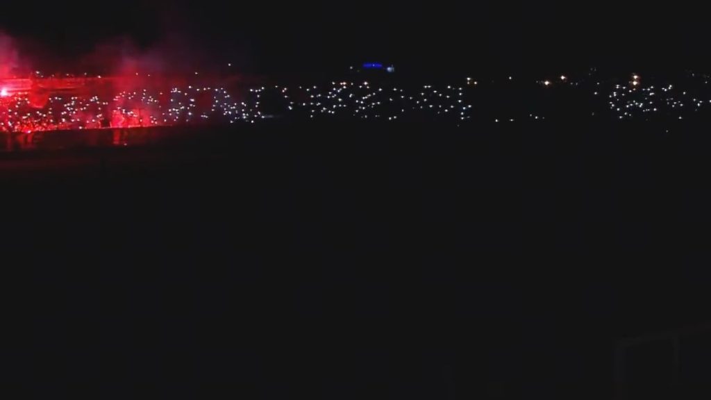 A mindent eldöntő rúgás előtt elszállt az áram a stadionból