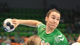Tjasa Stanko, a Győr (k) és Alina Grijseels, a Borussia játékosa a női kézilabda Bajnokok Ligája B csoportjának 14. (utolsó) fordulójában játszott Győri Audi ETO KC - Borussia Dortmund mérkőzésen a győri Audi Arénában 2026. február 22-én.