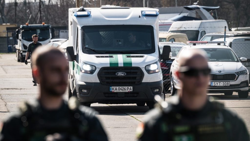 Magyar Péter: Kisrendőröket már meggyanúsítottak az aranykonvoj-ügyben