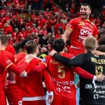 A győztes Veszprém játékosai, felül a csapatkapitány Jehia el-Dera a férfi kézilabda Bajnokok Ligája csoportkörében játszott One Veszprém HC - Füchse Berlin mérkőzés végén a One Veszprém Arénában 2026. október 21-én. A Veszprém 39-35-re győzött.