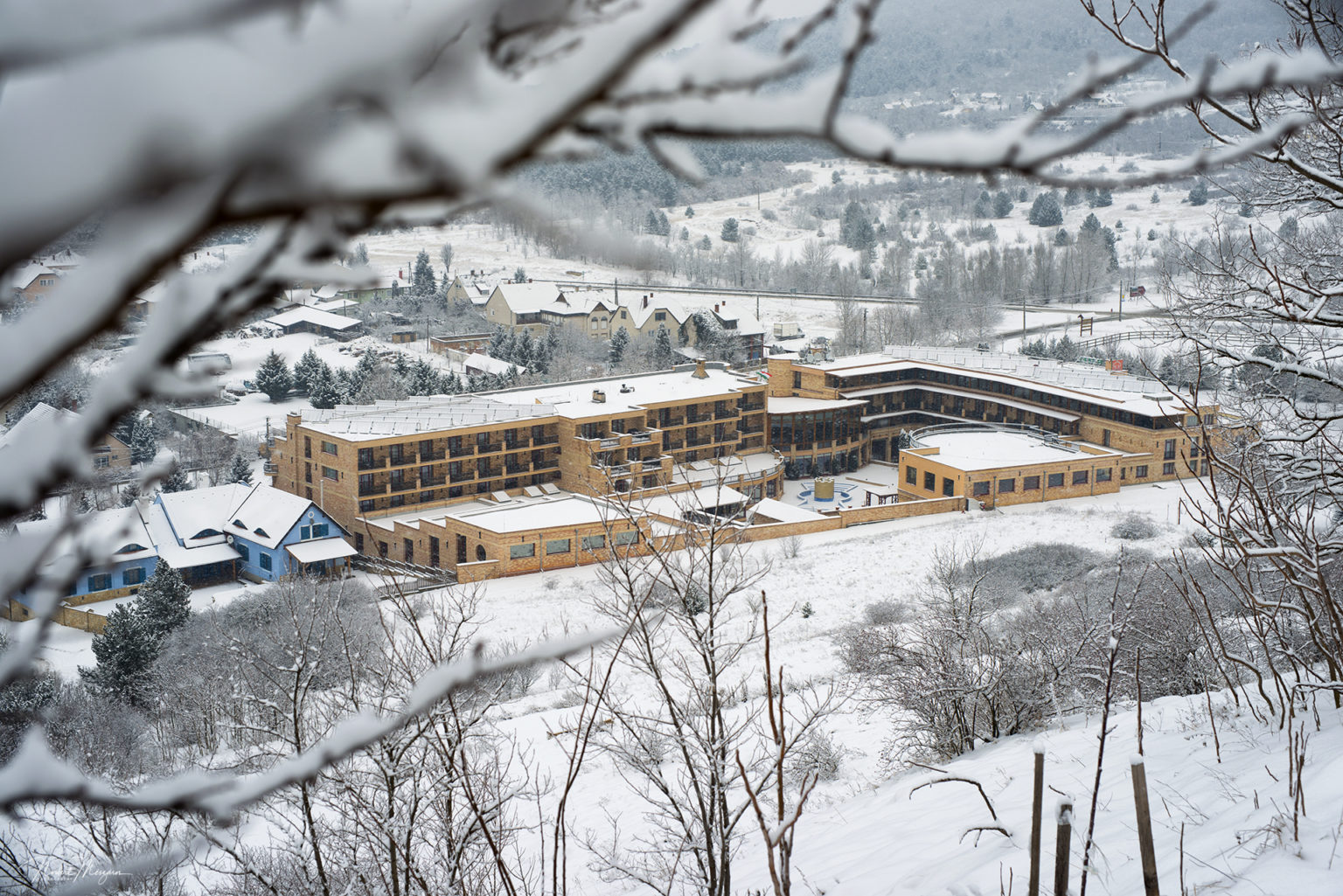 Mesés arcát mutatja a behavazott Sümeg Sokszínű vidék