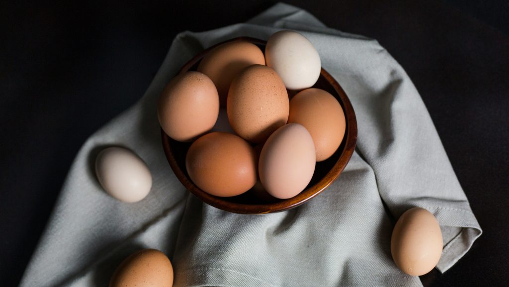 Hamarosan eltűnik a barna héjú tojás a német boltokból