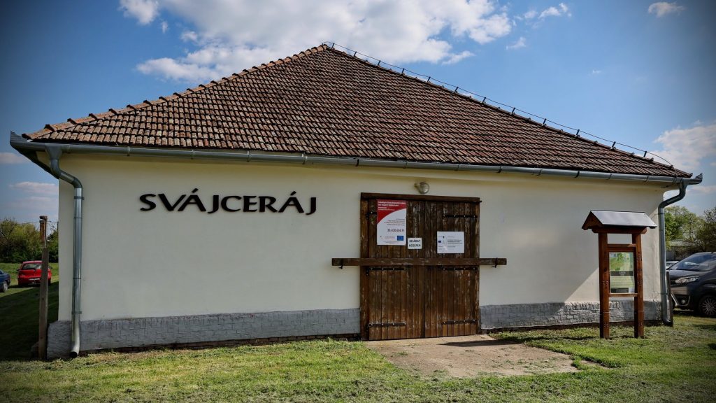 Ahol a malacvisítás is része a tárlatnak: különleges kiállítás nyílt a Svájcerájban