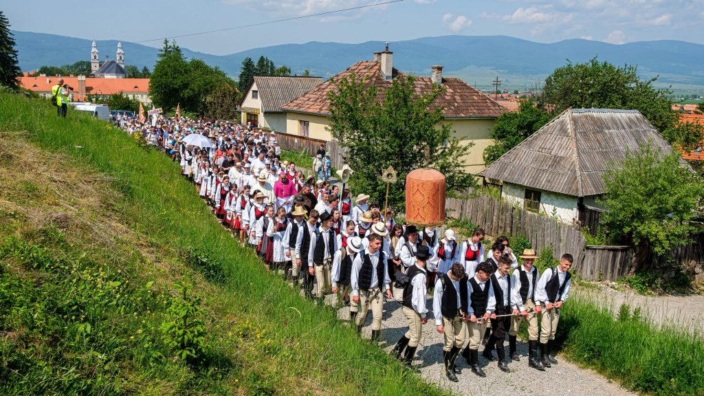 Idén is több százezer zarándok imádkozott a csíksomlyói búcsúban