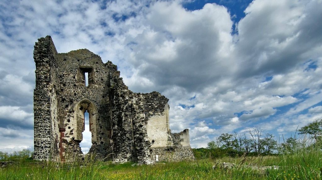 Romosan is méltóságot sugároz a Balaton-felvidék ősi temploma