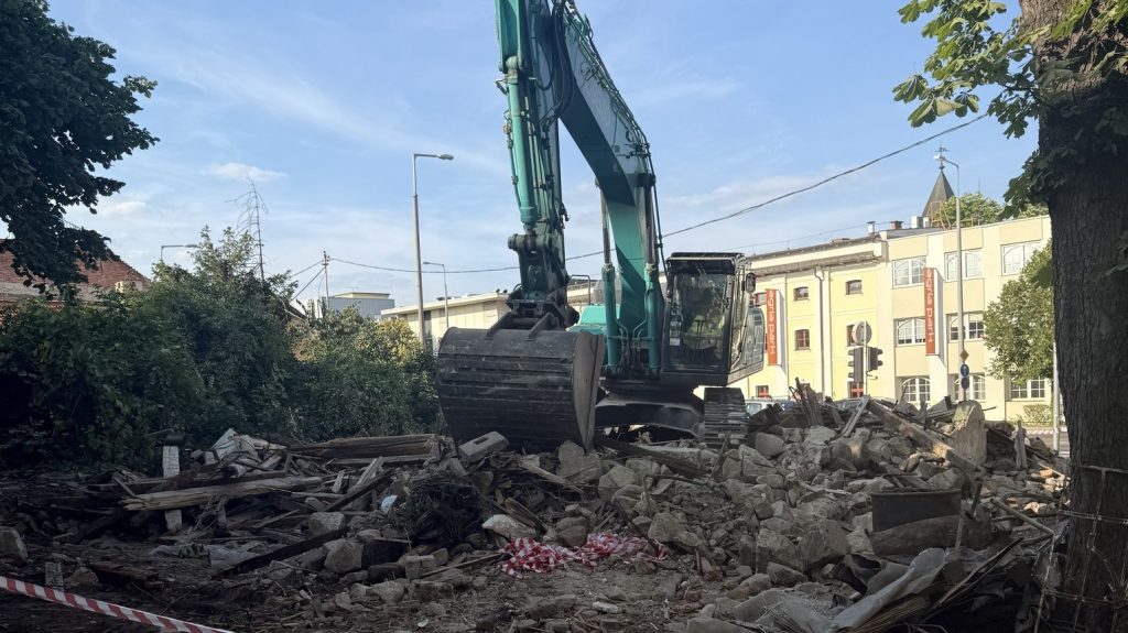 Lebontották Eger egyik szégyenfoltját