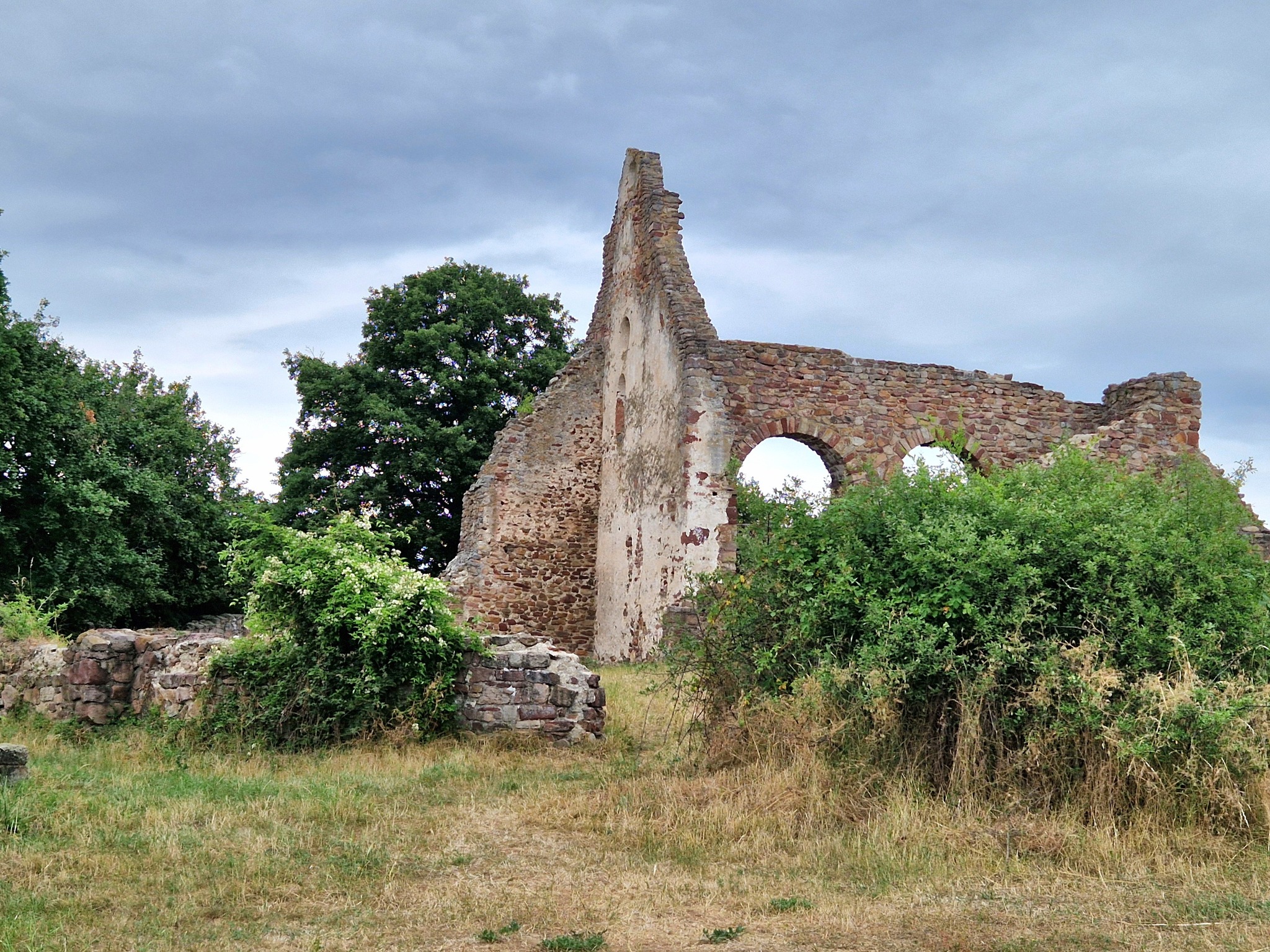 Balaton-felvidéki kirándulásra csábít Ecsérpuszta ősi templomromja 2